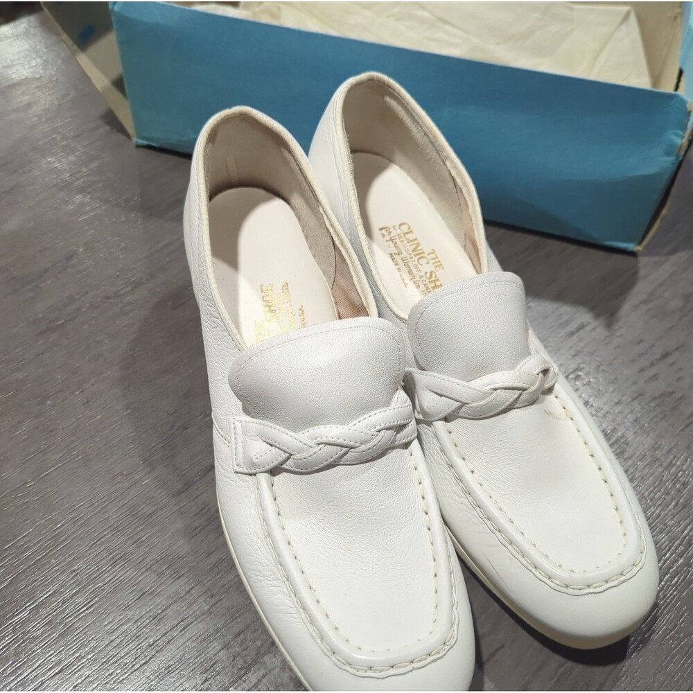 The Clinic Shoe For Young Women In White Made In The USA Size 9  1/2 New Vintage